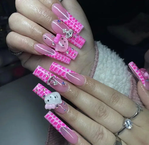 40 Style Hello Kitty Nails Charm Wearing Armor Y2K False Nail Europe